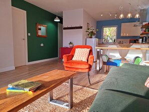 Living area - Utterly Secluded Retreat in Nature Lake Views Hot Tub Private Setting Exmoor 7m (Tiverton)