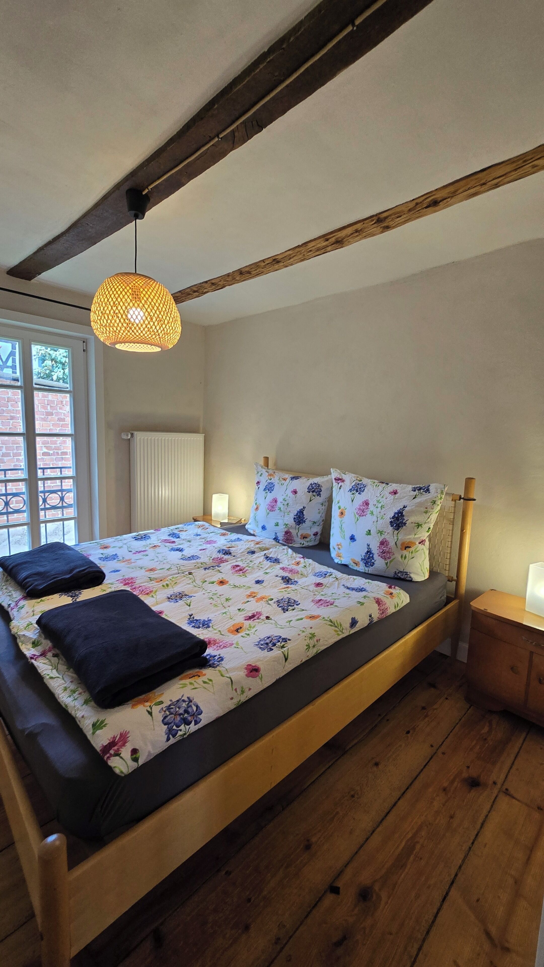 5 bedrooms, free WiFi, bed sheets