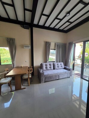 TV, offices - Tiffany Villa 2 (Ko Pha-ngan)