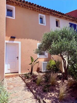Exterior - Charmant Mazet, Vue Mer, Piscine/Sea View Mazet with Private Garden & Pool Quiet (Roquebrune-sur-Argens)