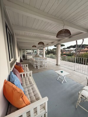 Outdoor dining - Vrbo Property (Forte dei Marmi)