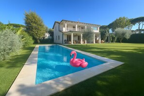 Pool - Vrbo Property (Forte dei Marmi)