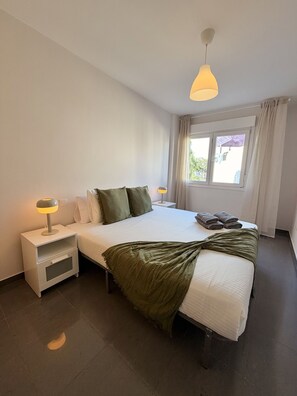 Iron/ironing board, free WiFi, bed sheets - Dragos Suites 104 (Arrecife)
