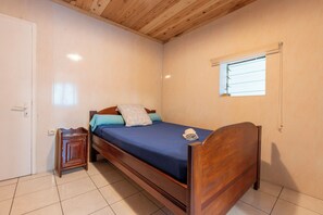 3 bedrooms, iron/ironing board, bed sheets