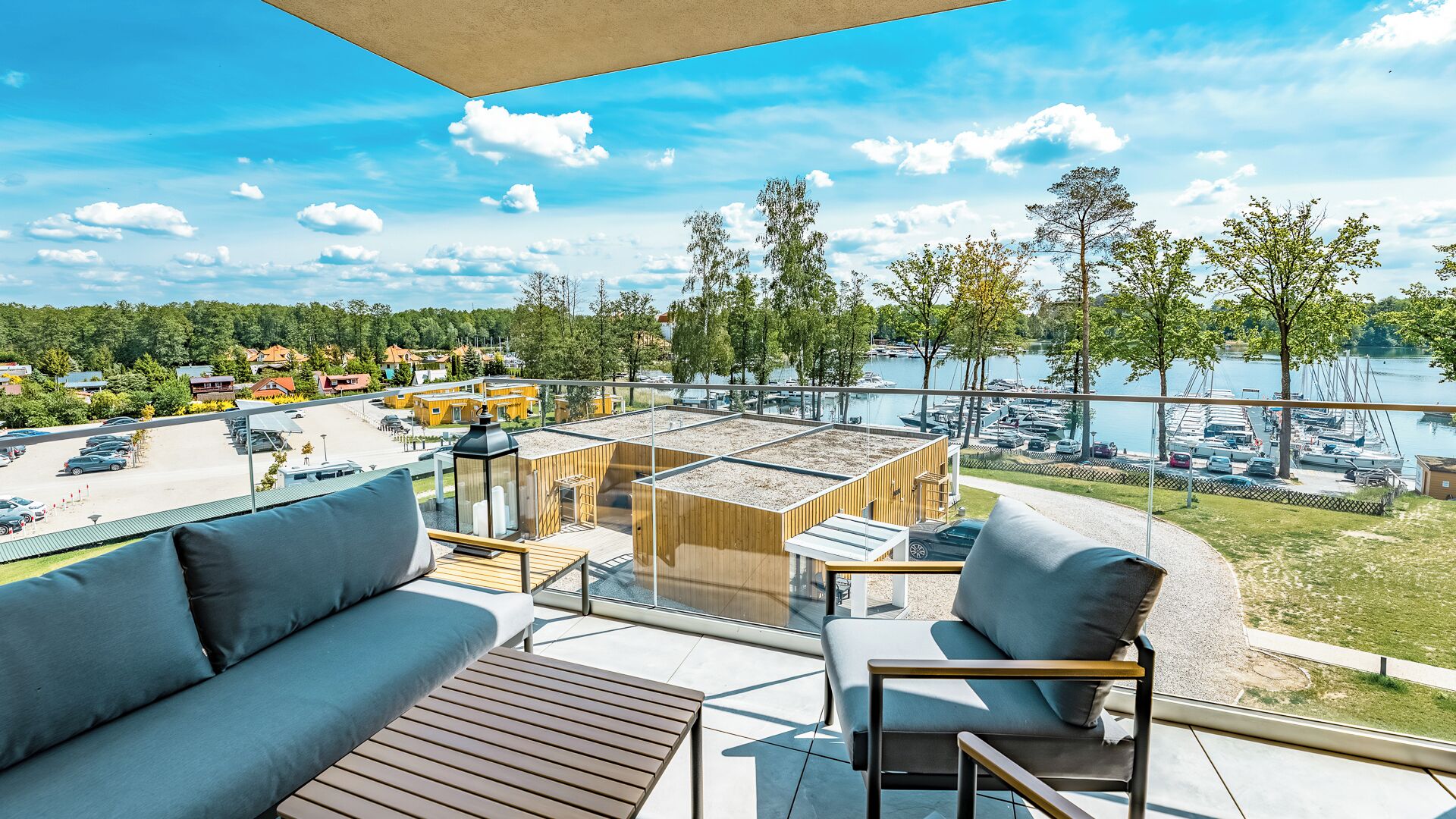 Apartamento família, sacada, vista para o lago | Terraço/pátio