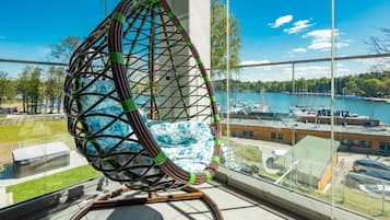 Deluxe Apartment, 2 Bedrooms, Air conditioning, Lake View | Interior