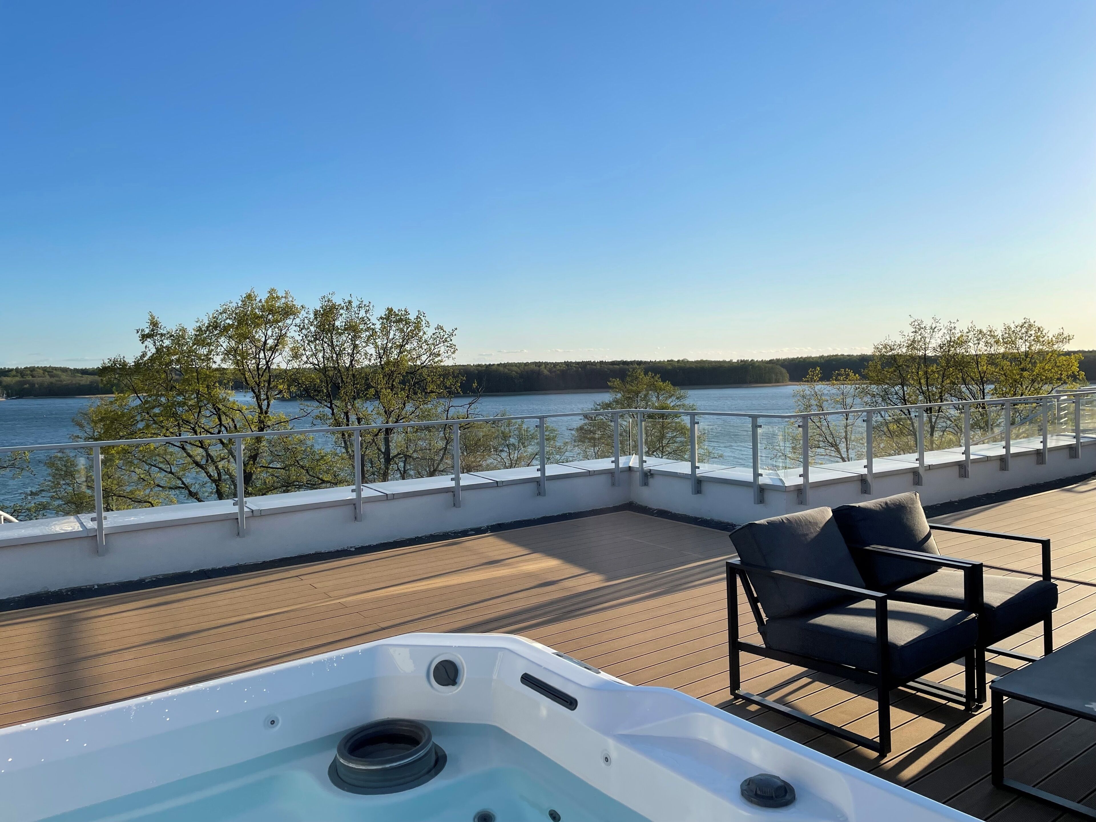 Suíte luxo, 1 quarto, cozinha americana, vista para o lago | Terraço/pátio