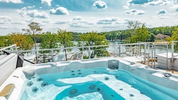 Deluxe-Studio, Seeblick | Außen-Whirlpool