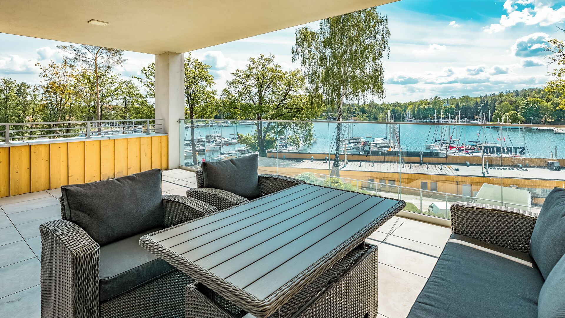 Suíte luxo, 2 quartos, vista para o lago | Terraço/pátio