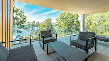 Superior Suite, 2 Bedrooms, Kitchenette, Lake View | Terrace/patio