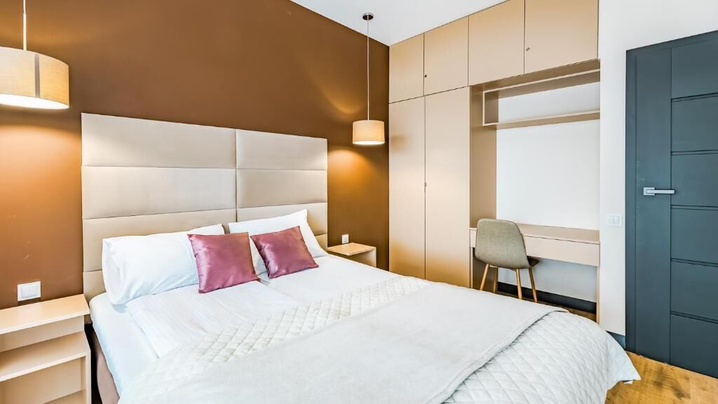 Apartamento luxo, 2 quartos, ar-condicionado, vista para o lago