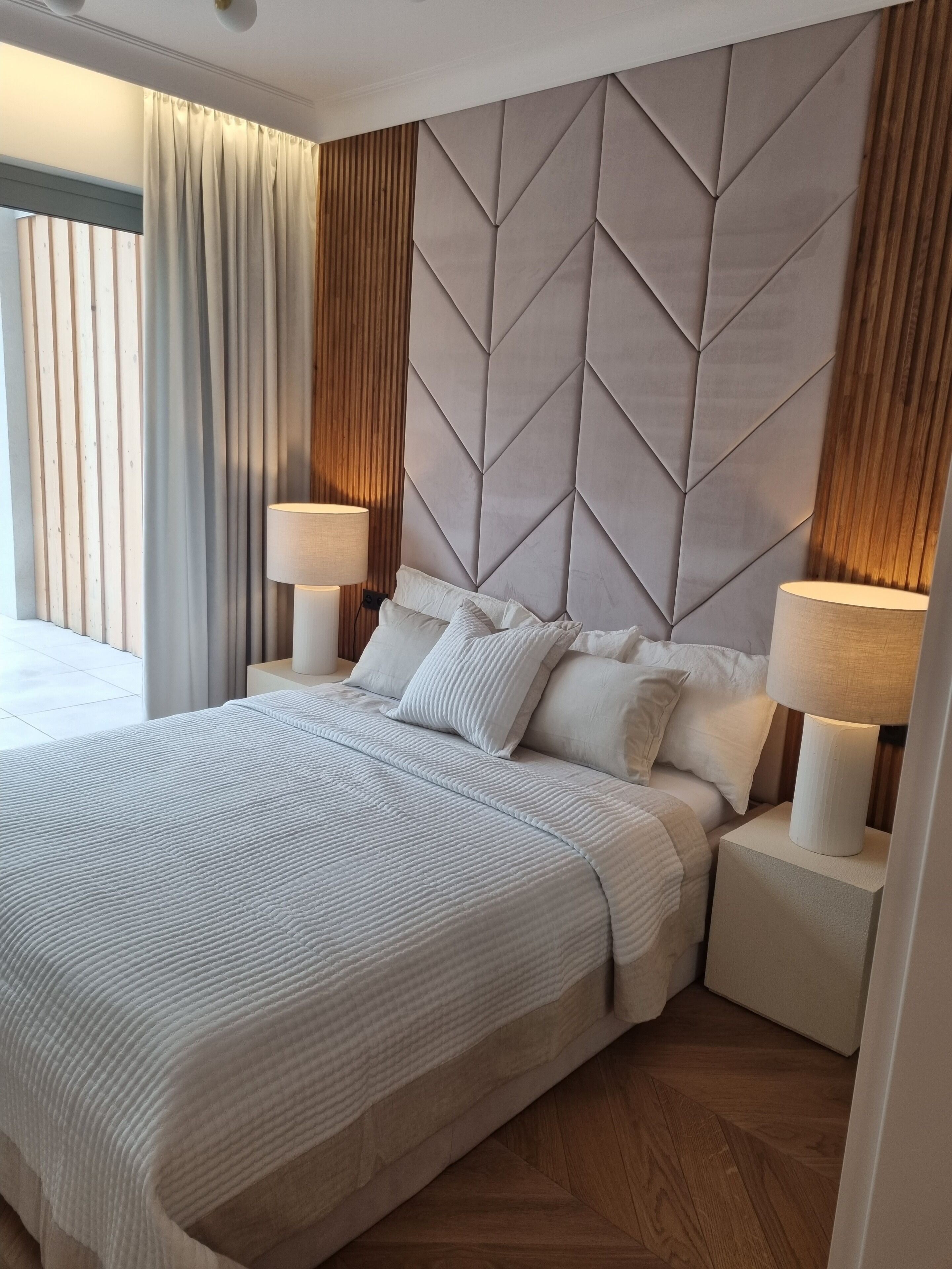 Suíte luxo, vista para o lago, no piso térreo