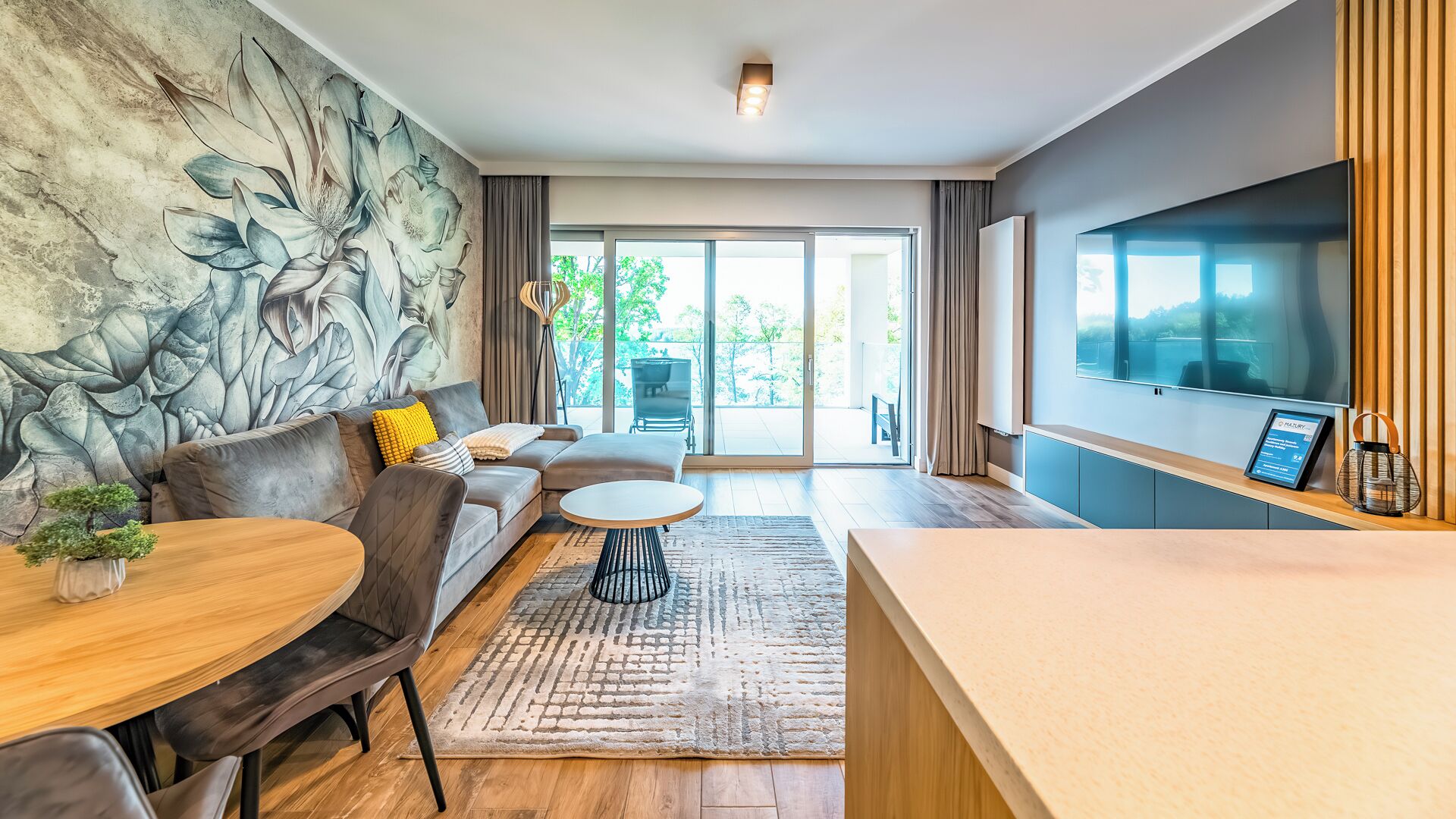 Superior Suite, 2 Bedrooms, Kitchenette, Lake View | Living area