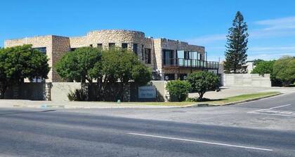 Stonehouse on Main
