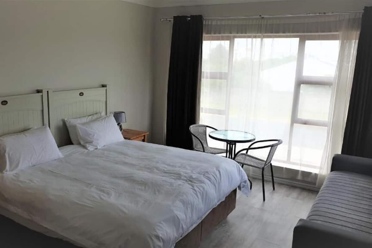 Deluxe Triple Room, 1 King Bed with Sofa bed, Non Smoking