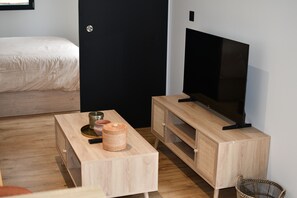 1 bedroom, WiFi, bed sheets - LILICASE Bungalow. A cosy little nest in nature. (Saint laurent de la Pree)