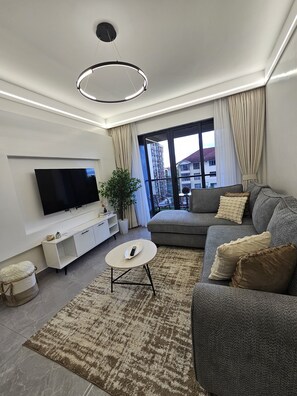 Smart TV - Pendo Nest Suites - Cozy City Escape in Kilimani|Fast Wi-Fi| heated pool|Gym (Nairobi)