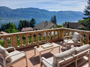 Terrace/patio - "Casa Frangi" Enchanting view of Lac du Bourget, beach within walking distance (Conjux)