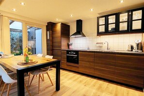 Fridge, oven, stovetop, dishwasher - Real Zeeland tranquility within walking distance of the Oosterschelde estuary (Stavenisse)