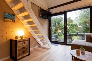 TV - Real Zeeland tranquility within walking distance of the Oosterschelde estuary (Stavenisse)