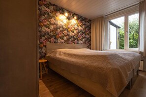 Iron/ironing board, WiFi, bed sheets - Real Zeeland tranquility within walking distance of the Oosterschelde estuary (Stavenisse)