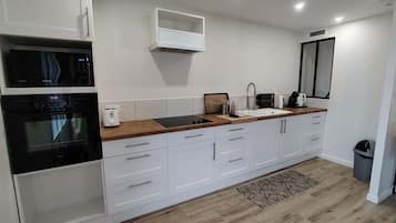 Refrigerador, microondas, horno, cafetera/tetera