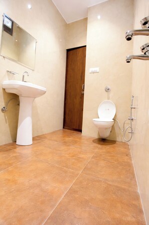 Double Room | Bathroom - Hotel Eureka Grand Guwahati (Guwahati)