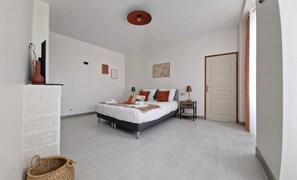 1 bedroom, iron/ironing board, WiFi, bed sheets - At the foot of Sancerre Cosy fully-equipped apartment (Saint-Satur)