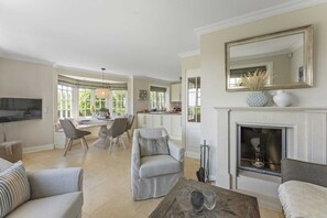 TV, fireplace - House Meerblick in Rantum (Sylt)