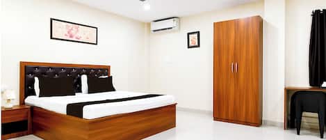 Hypo-allergenic bedding, desk, soundproofing, free WiFi