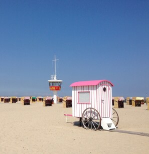 Beach nearby - Modern Apartment Pure Travemünde with Terrace, Parking and Partial Sea View (Lübeck)
