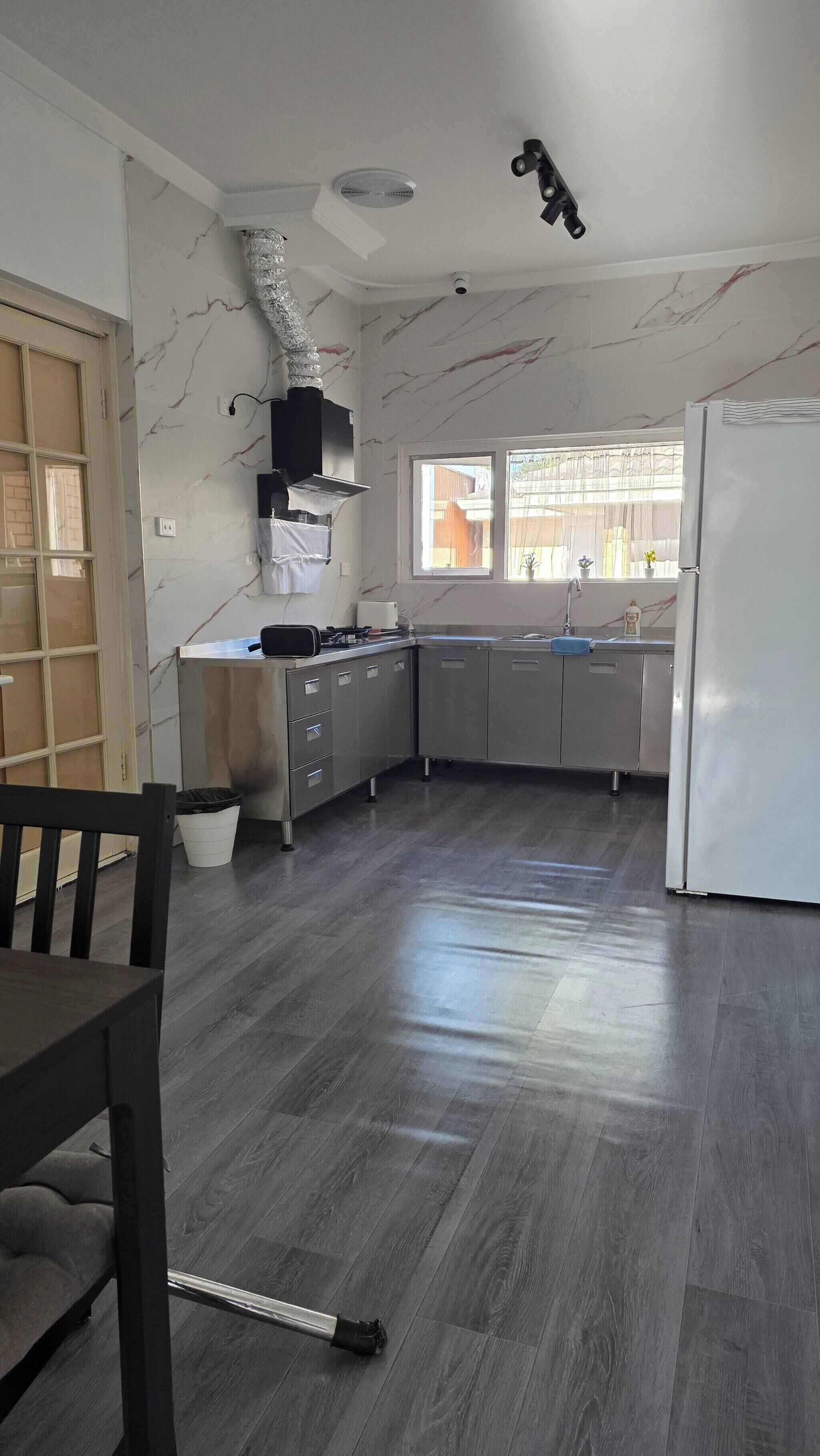 Room, 1 Bedroom | Private kitchen
