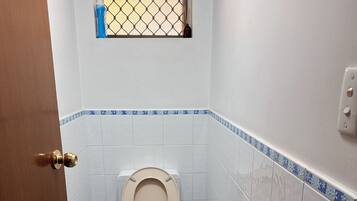 Room, 1 Bedroom | Bathroom