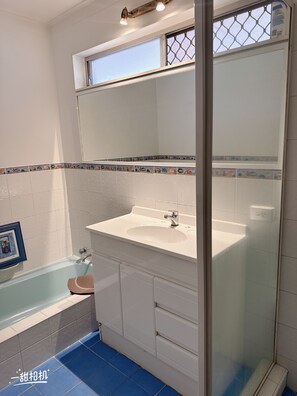 Bathroom - Room-cozy Room Near Airport (Perth)