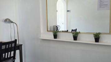 Room, 1 Bedroom | Interior