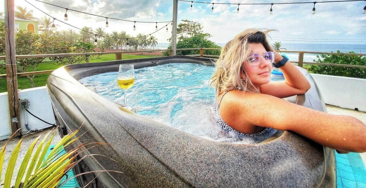 Outdoor spa tub