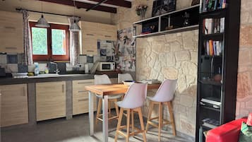 House, 2 Bedrooms, Accessible, Patio | Ruang makan