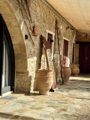 Exterior detail - Traditional Stone House - Where Tradition Meets Comfort (Mesa Chorio)