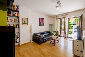 TV, books - Just a short walk from Marzocca Beach, Casa Neroli is an elegant and welcoming holiday home designed for guests seeking relaxation, comfort, and authentic Mediterranean living.Perfect for 3–4 guests, the house features two stylish bedrooms, two modern  (Marzocca)