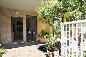 Exterior detail - Just a short walk from Marzocca Beach, Casa Neroli is an elegant and welcoming holiday home designed for guests seeking relaxation, comfort, and authentic Mediterranean living.Perfect for 3–4 guests, the house features two stylish bedrooms, two modern  (Marzocca)