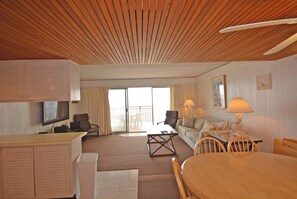 TV, DVD player - Amazing Ocean Front Condo with One Bedroom, Free WiFi, and an Ocean Front Pool (Ocean City)