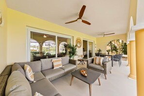 Outdoor dining - Marina Apartment A2, Jan Thiel (Jan Thiel)
