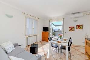 TV - MGH - Garda Sunview Terrace Padenghe (Padenghe sul Garda)