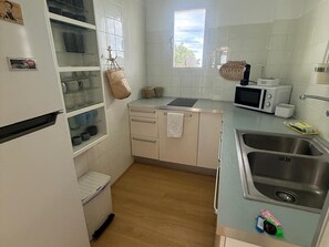 Fridge, microwave, stovetop, coffee/tea maker - Charming sea view apartment in Platja d'Aro (Platja d'Aro)