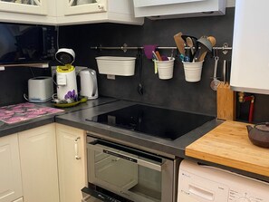 Fridge, microwave, oven, stovetop - Apartment with AC, parking - 5 guests (Port Leucate)