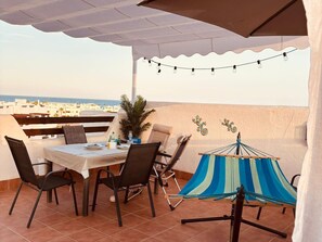 Outdoor dining - Modern apartment with view - 4 guests (San Juan de los Terreros)