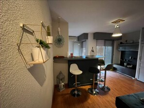 Interior - Canet Plage: Cozy studio with terrace and wifi, perfect for 2 (Canet-en-Roussillon)