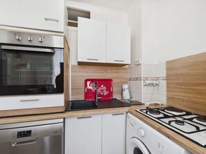 Frigorifero, microonde, forno, lavastoviglie