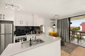 Private kitchen - Galleries Apartments, 1 Bed, Parking, Balcony (Fortitude Valley)
