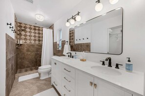 Shower, hair dryer, towels - Bolero Fairway Oasis | Private Pool Home | Golf Course Views | Family-Friendly Naples Retreat (Naples)